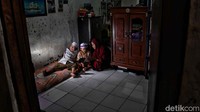 Tadarus Al-quran dilakukan di rumah, masjid, hingga kantor tempat kerja.  
