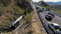 Kecelakaan jalan raya yang mematikan sering terjadi di Meksiko karena kecepatan tinggi, kondisi kendaraan atau jalan yang buruk, dan kelelahan pengemudi.  