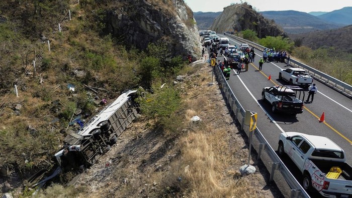 A drone view shows the scene of a bus accident that left several victims in Santo Domingo Narro, Oaxaca state, Mexico, March 10, 2025. REUTERS/Jose de Jesus Cortes