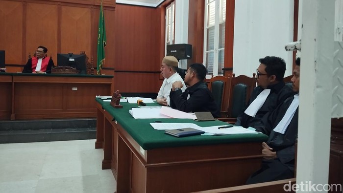 Agus Salim menjalani sidang pemeriksaan saksi di PN Makassar.