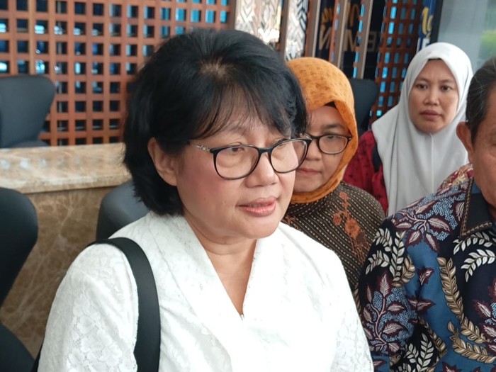 Anggota ADAKSI, Ester Sanda Manapa