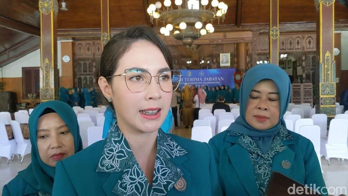 Arumi Bachsin, Ketua TP PKK Jatim di Pendapa Kongas Arum Kusumaningbongso, Tulungagung.