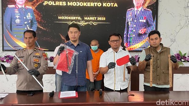 ayah siksa anak tiri di Mojokerto