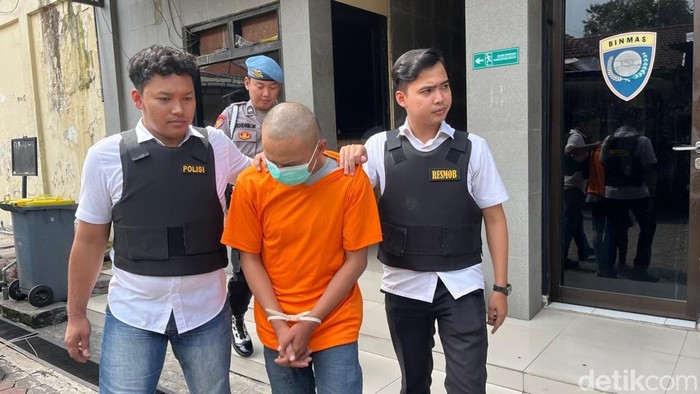 ayah siksa anak tiri di Mojokerto