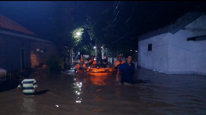 Banjir di Probolinggo masih rendam ratusan rumah di tiga kecamatan