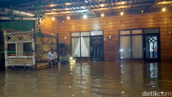 Banjir di Probolinggo rendam ratusan rumah