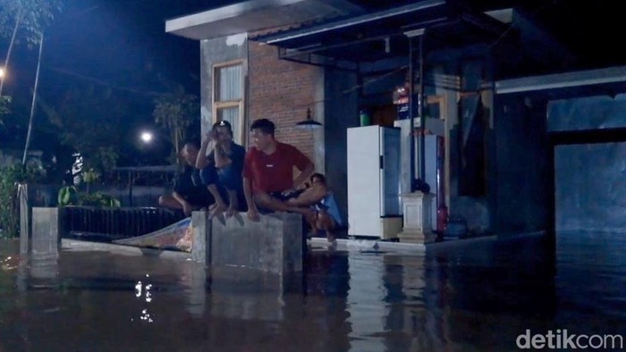Banjir di Probolinggo rendam ratusan rumah