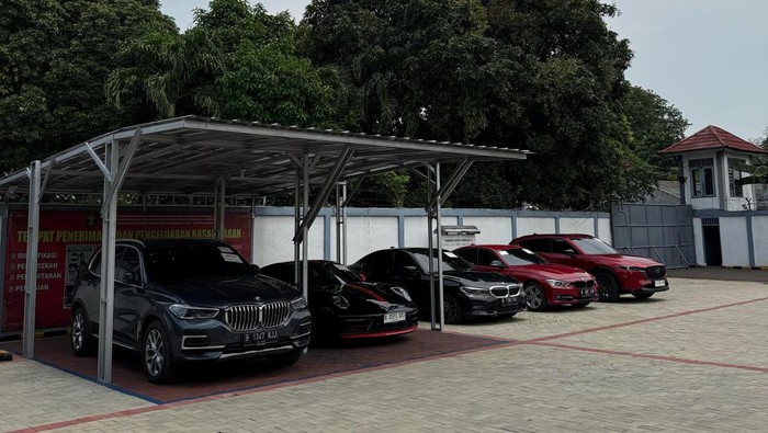 Bareskrim Limpahkan 2 Tersangka dan Mobil Sitaan Kasus Net89 ke Kejari Jakbar