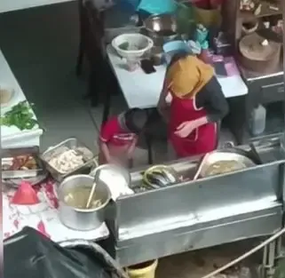 Bikin Boncos! 5 Aksi Kencing Sembarangan di Restoran dan Supermarket