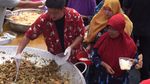 Bobon Santoso Masak Bareng Ustad Derry Sulaiman dan Ikut Ngeliwet