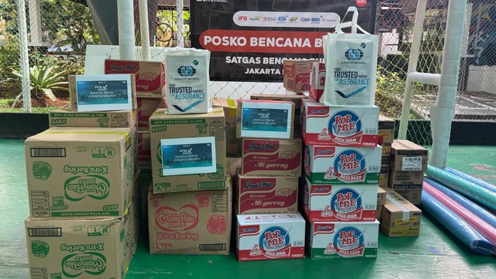 BUMN Salurkan Bantuan Sembako hingga Obat-obatan buat Korban Banjir Jabodetabek