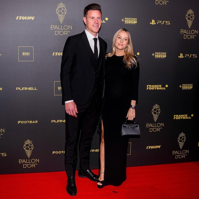 Kiper Barcelona Marc-Andre Ter Stegen dilaporkan telah bercerai dengan Daniele Jehle setelah delapan tahun pernikahan. Dilansir The Sun, perpisahan mereka diduga karena perselingkuhan.Foto: Instagram @dany06g