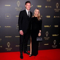 Kiper Barcelona Marc-Andre Ter Stegen dilaporkan telah bercerai dengan Daniele Jehle setelah delapan tahun pernikahan. Dilansir The Sun, perpisahan mereka diduga karena perselingkuhan.Foto: Instagram @dany06g