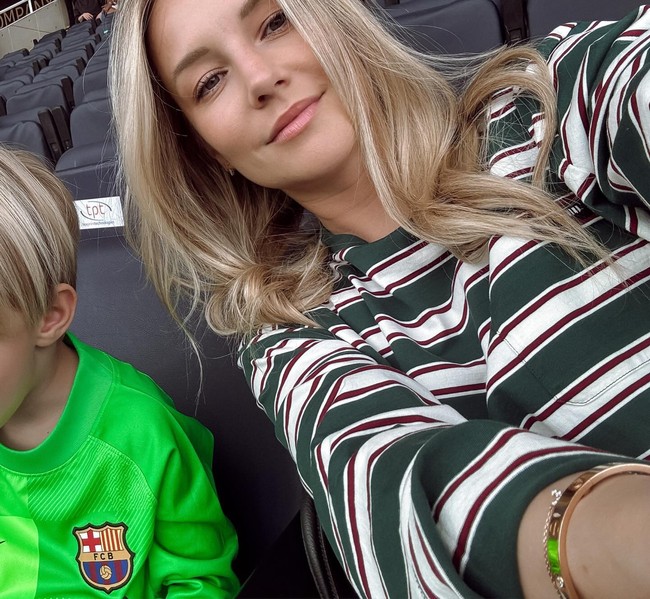 Terlihat harmonis selagi Daniele sering kedapatan mendukung suami di lapangan, minggu lalu mantan pasangan tersebut mengunggah perpisahan mereka di media sosial. Foto: Instagram @dany06g