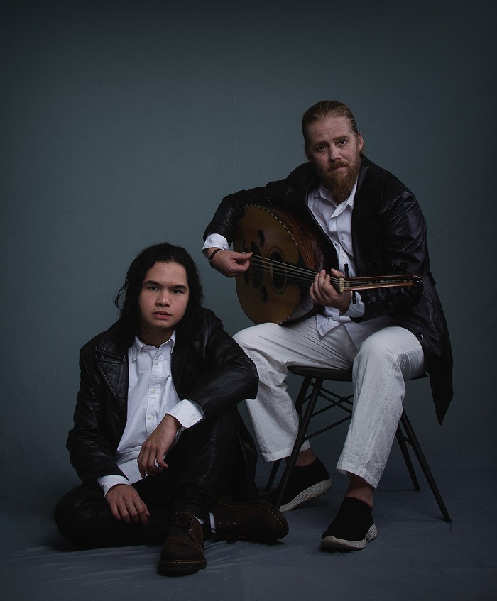 Debu Musisi Debu dan Dul Jaelani hadirkan single Mabuk Lagi, mengungkap cinta spiritual.