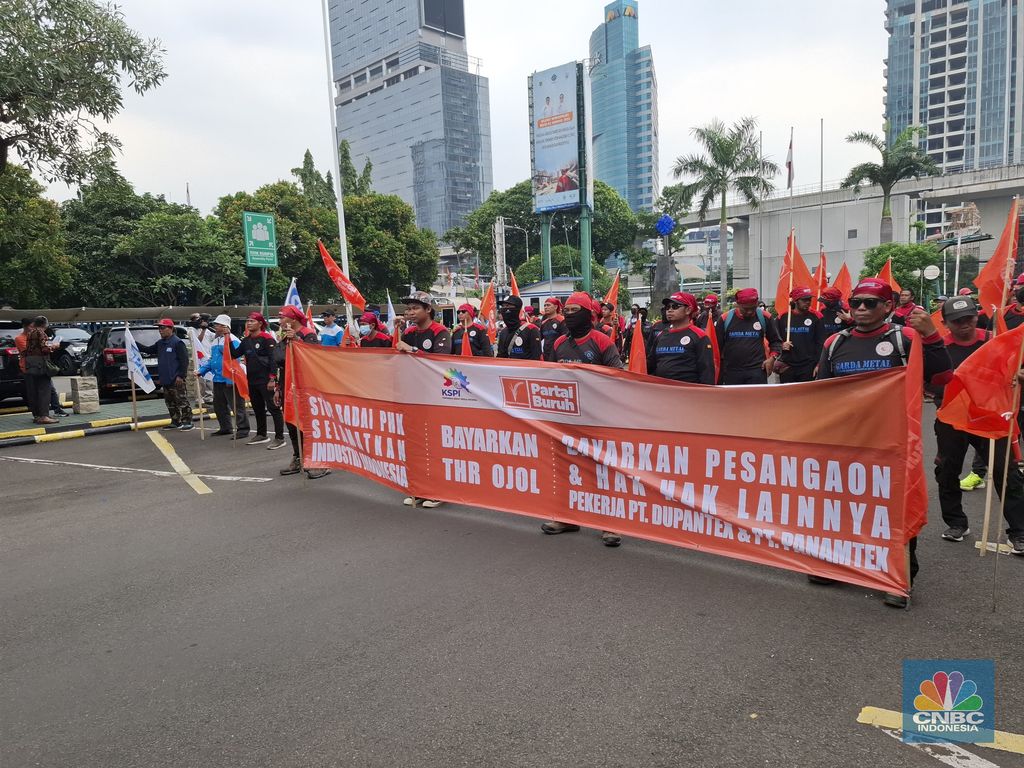 Demo buruh di Gedung Kemnaker. (CNBC Indonesia/Chandra Dwi)