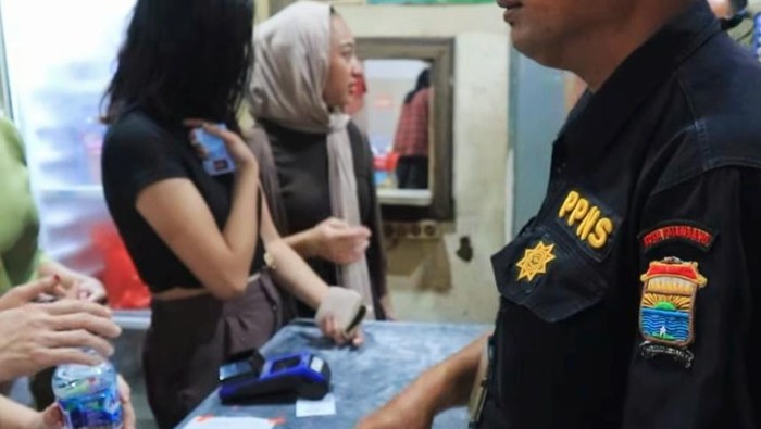 Enam pasangan bukan suami istri diamankan di hotel Palembang