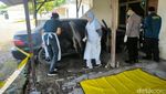 Evakuasi Kerangka Manusia dalam Mobil di Asrama Polisi Gresik