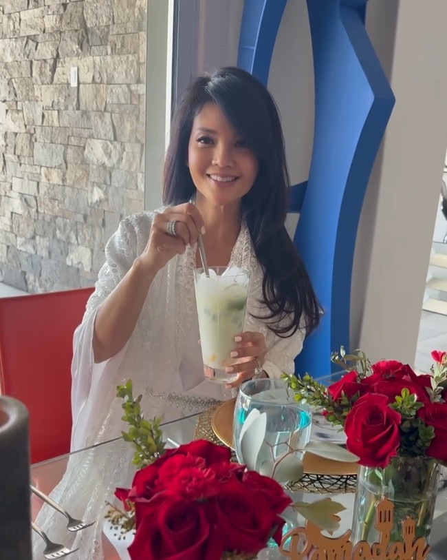 Farah Quinn juga mengadopsi nama suaminya ketika memulai karier sebagai celebrity chef. Meski sudah bercerai dan menikah lagi, ia masih menggunakan nama mantan yang membuatnya terkenal. Foto: Instagram @farahquinnofficial