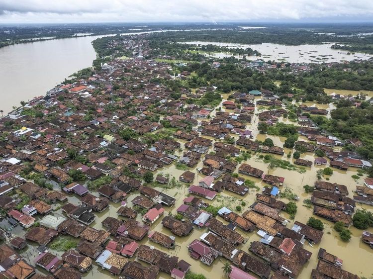 Sepekan Banjir Luapan Sungai Batanghari Merendam Jambi