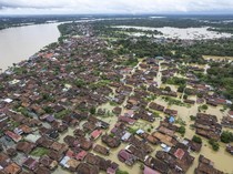 Sepekan Banjir Luapan Sungai Batanghari Merendam Jambi
