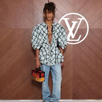 Jaden Smith kembali mengeksplorasi gayanya, kali ini dengan atasan bervolume pada lengan. (Foto: Victor Boyko/Getty Images for Louis Vuitton)