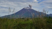 Hingga saat ini, status Gunung Semeru masih berada di level 2 atau waspada.  