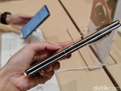 Lebih Intim dengan Huawei Mate X6, HP Layar Lipat Tipis Harga Rp 30 Juta
