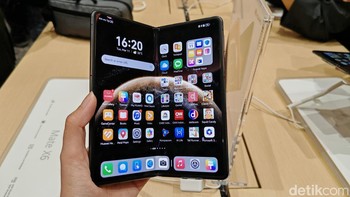 Saat dibuka akan disambut layar utama berukuran 7,93 inch dengan resolusi 2,8K, tingkat kecerahan 1.800 nits, dan refresh rate 1-120Hz. Foto: Virgina Maulita Putri/detikINET