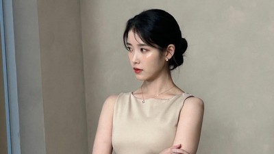 Potret IU Ngaku Tinggi Badan Menyusut dalam Setahun
