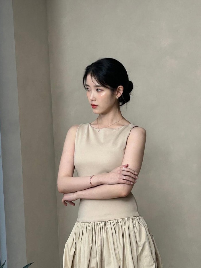 IU
