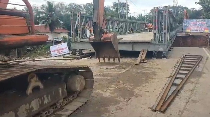 Jembatan Jembatan Bailey Jambi-Sumbar, di Bungo, Jambi, sudah terhubung