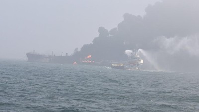 Kapal Tanker-Kapal Kargo Tabrakan Sebabkan Kebakaran di Laut Inggris