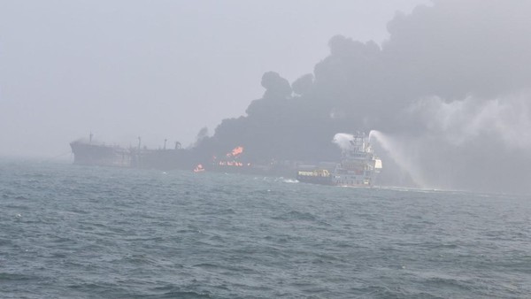 Kapal Tanker-Kapal Kargo Tabrakan Sebabkan Kebakaran di Laut Inggris