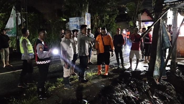 Kapolres Probolinggo AKBP Wisnu Wardana kunjungi korban banjir