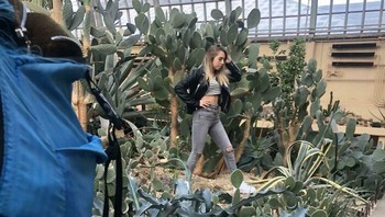 Wanita Menginjak-injak Tanaman Di Konservatori Ini Untuk Foto Instagram Meskipun Staf Berulang Kali Memintanya Untuk Berhenti Foto: Boredpanda