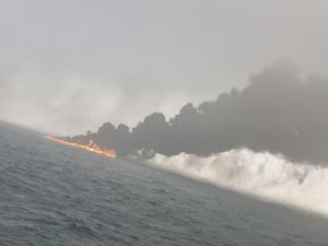 Ngeri Tabrakan Kapal Tanker-Kargo di Laut Utara, 32 Orang Luka