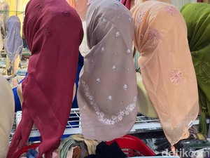 Tren Hijab Bahan Paris Jepang Model Melayu di Tanah Abang untuk Lebaran