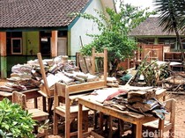 SDN Bojong Tugu Sukabumi Hancur, Dinding Runtuh Tersapu Banjir