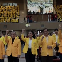KD memilih Universitas Terbuka sebagai tempatnya kembali menimba ilmu. Di universitas tersebut ia mengambil program studi Ilmu Pemerintahan. Foto: Instagram/@krisdayantilemos