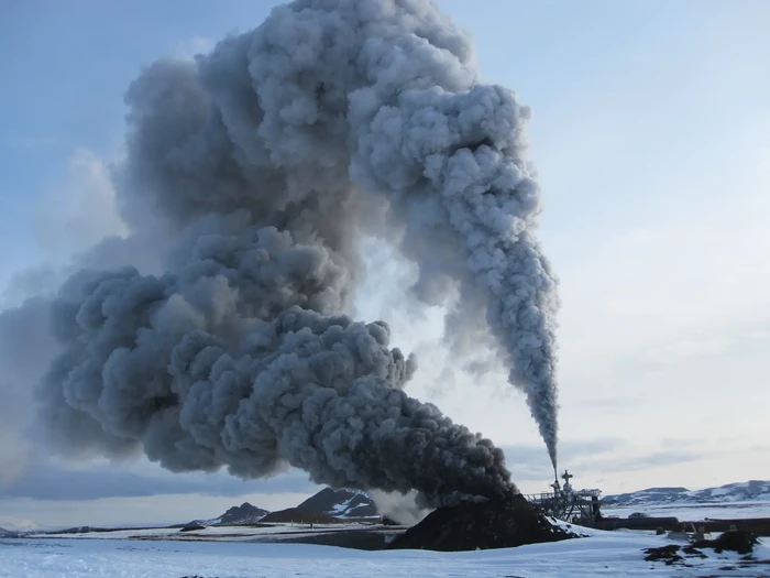 Lubang magma Islandia