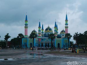 Megahnya Masjid Agung Tuban, Saksi Penyebaran Islam di Bumi Wali