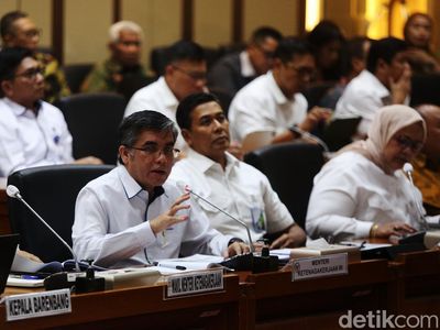 Menaker-Komisi IX DPR Bahas Sritex