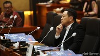 Rapat kerja dipimpin oleh Wakil Ketua Komisi IX DPR RI Charles Honoris.