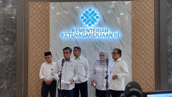Menaker Yasseirli Umumkan Kewajiban Pencairan THR.
