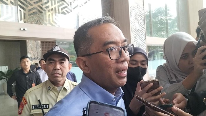 Mendiktisaintek Brian Yuliarto