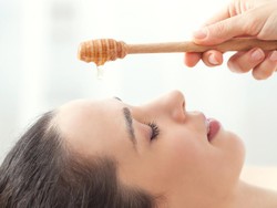 Apakah Madu Bisa Menghilangkan Bekas Jerawat? Begini Kata Pakar