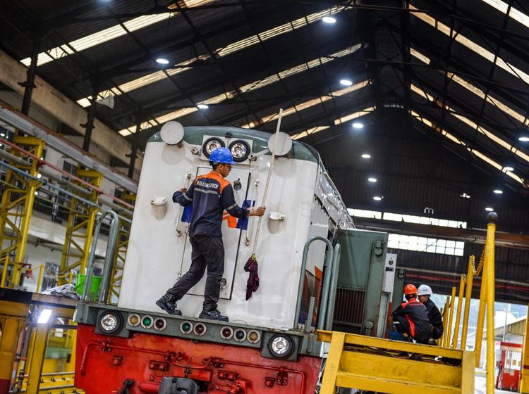 Mengintip Perawatan Lokomotif untuk Angkutan Lebaran 2025