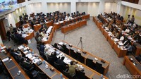 Sjafrie mengatakan Presiden Prabowo Subianto juga sudah memberikan petunjuk mengenai revisi UU TNI. Dia menyinggung soal keharusan pensiun dini.