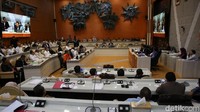 Dudy mengatakan keberangkatan mobil pribadi pada H-3 sebesar 10,3% atau 3,47 juta orang. Sedangkan keberangkatan sepeda motor sebesar 8,5% atau 1,08 juta orang. Kemudian, Dudy memprediksi puncak arus balik Lebaran 2025 akan terjadi pada H+5 atau 6 April 2025. 